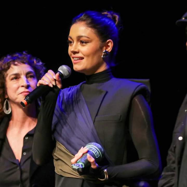 Sophie Charlotte recebe o Prêmio APCA de Melhor Atriz por “Todas as Flores”