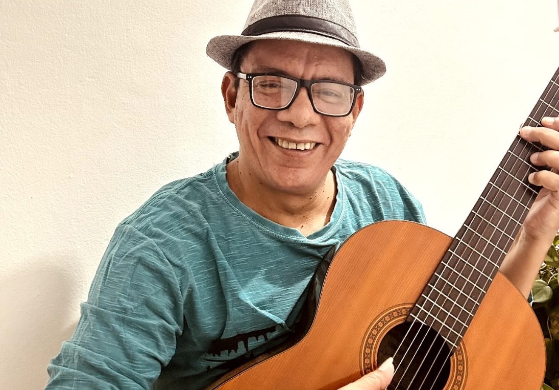 Conheça a trajetória musical de sucesso de Roberval Santos
