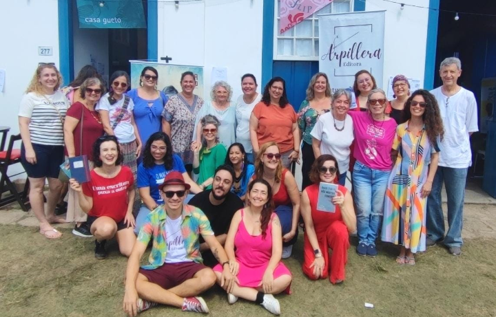 Lançamento da Coletânea ‘Entre Linhas’ na FLIP 2024: A Celebração da Editora Arpillera e Seus 41 Autores