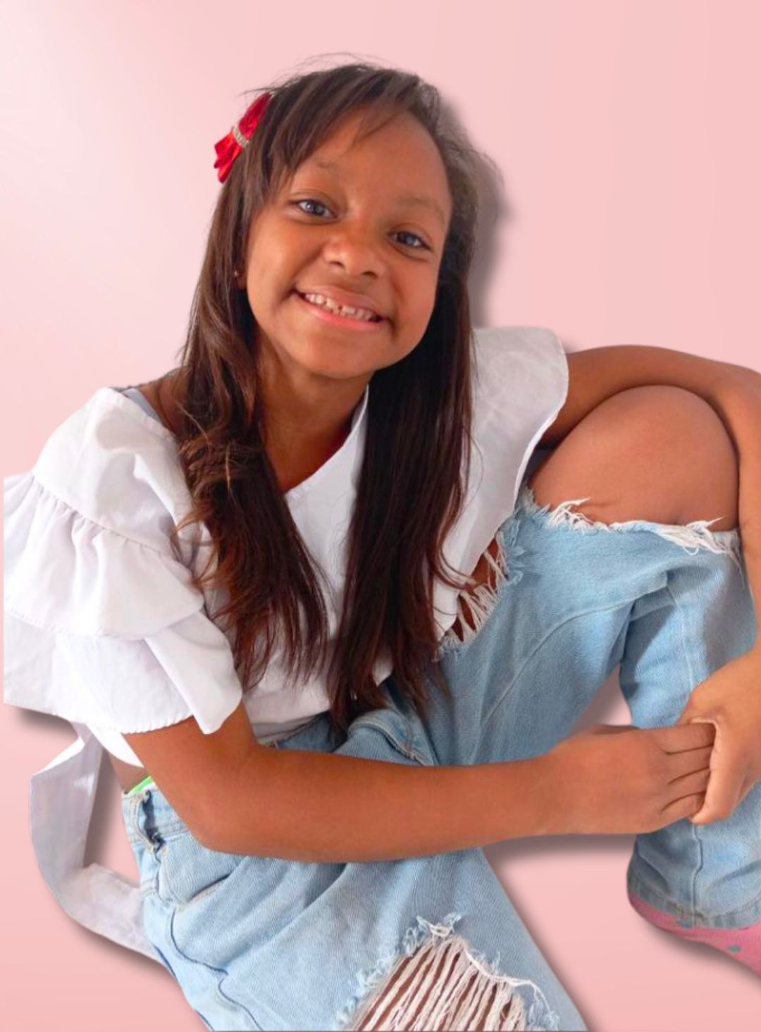 Hillary Elli: O Talento em Ascensão de uma Pequena Artista