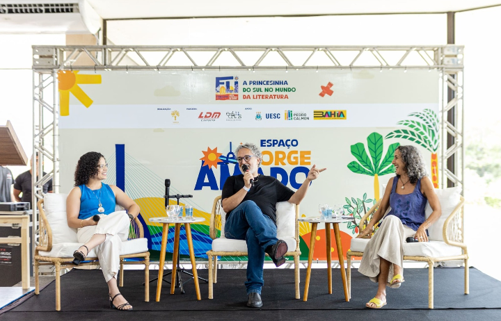 Primeiro dia da Festa Literária de Ilhéus na Bahia com debates, artes e muita diversão