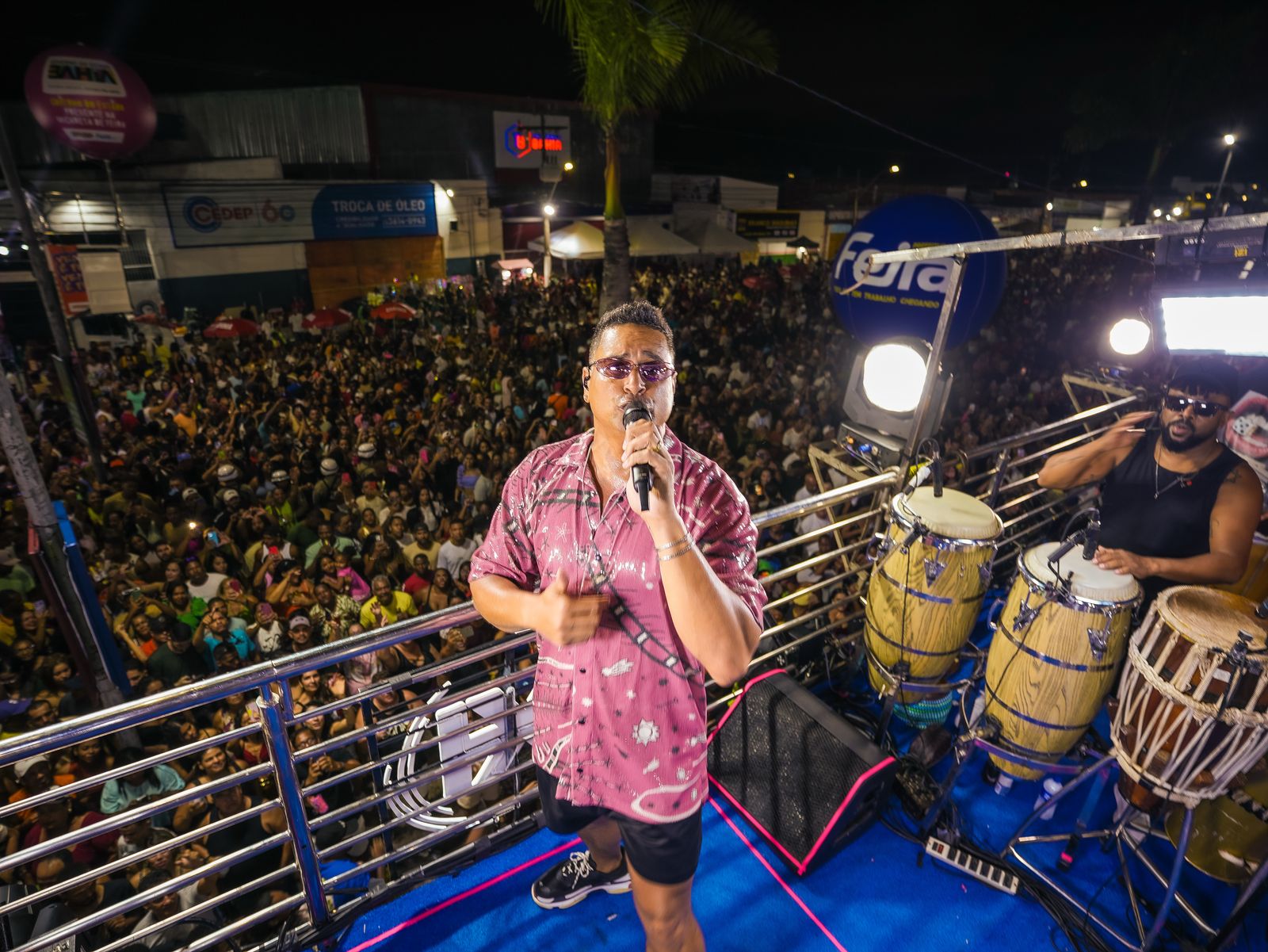 Xanddy Harmonia arrasta multidão em primeira noite da Micareta de Feira
