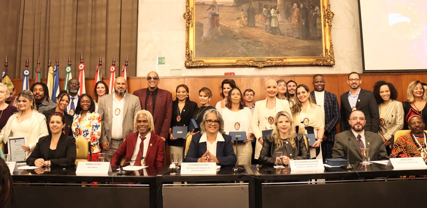 ATO SOLENE EM HOMENAGEM À DIPLOMACIA CIVIL INTERNACIONAL REÚNE LIDERANÇAS, CULTURA E PROPÓSITO NA CÂMARA MUNICIPAL DE SÃO PAULO