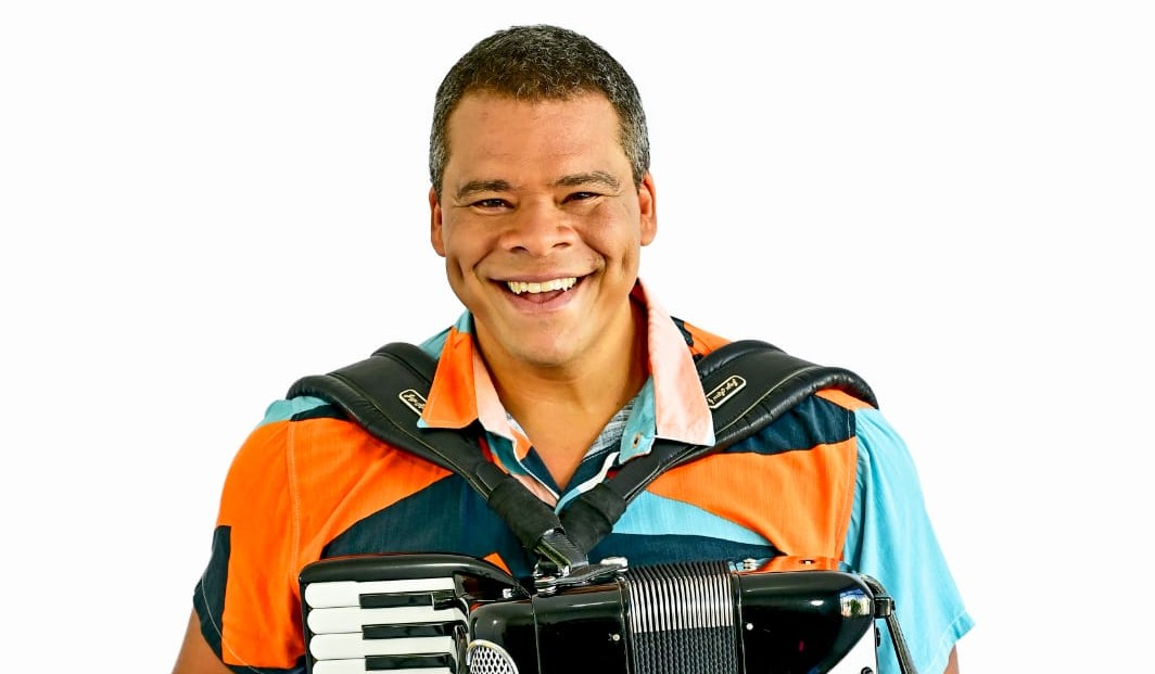 São João 2025: Júlio César Sanfoneiro lança clipe da música “Eu tô que tô”