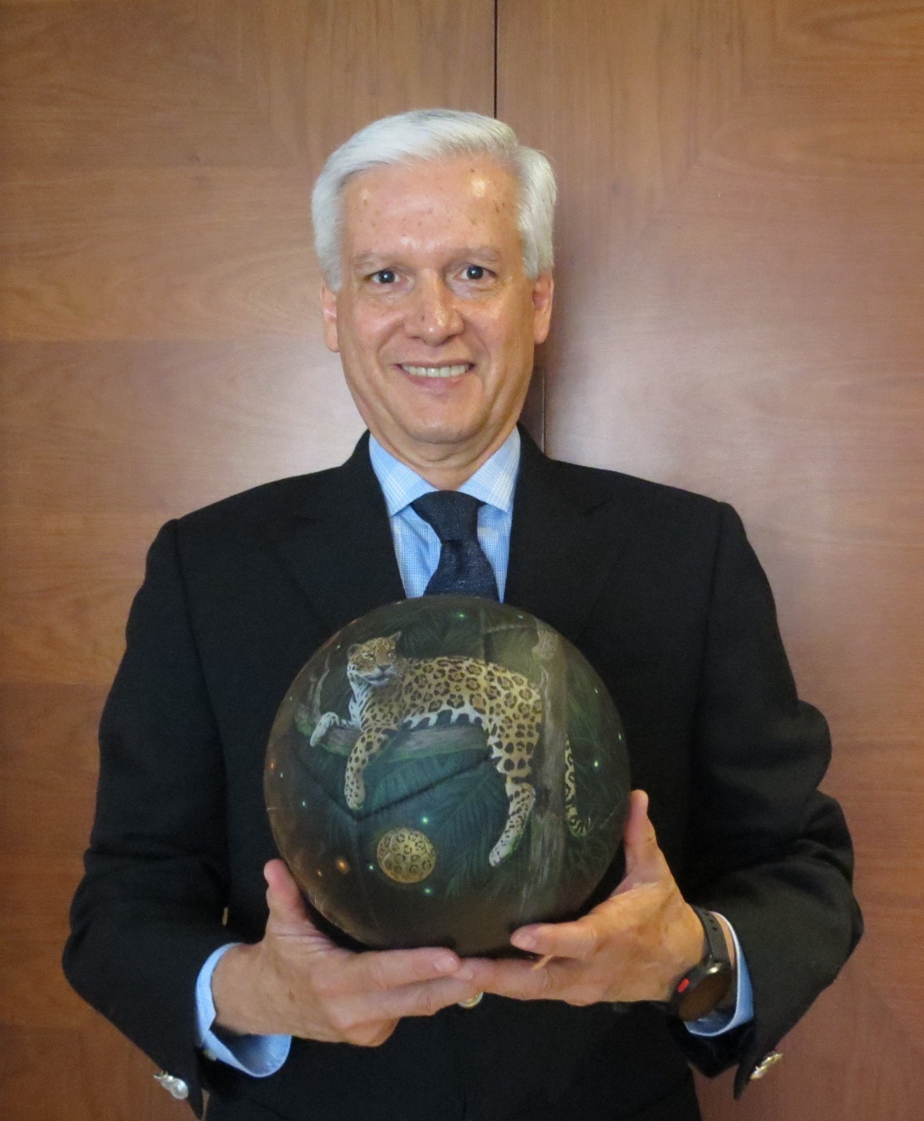 Reconhecimento no Brasil ao colombiano Carlos Alberto Plata Gómez