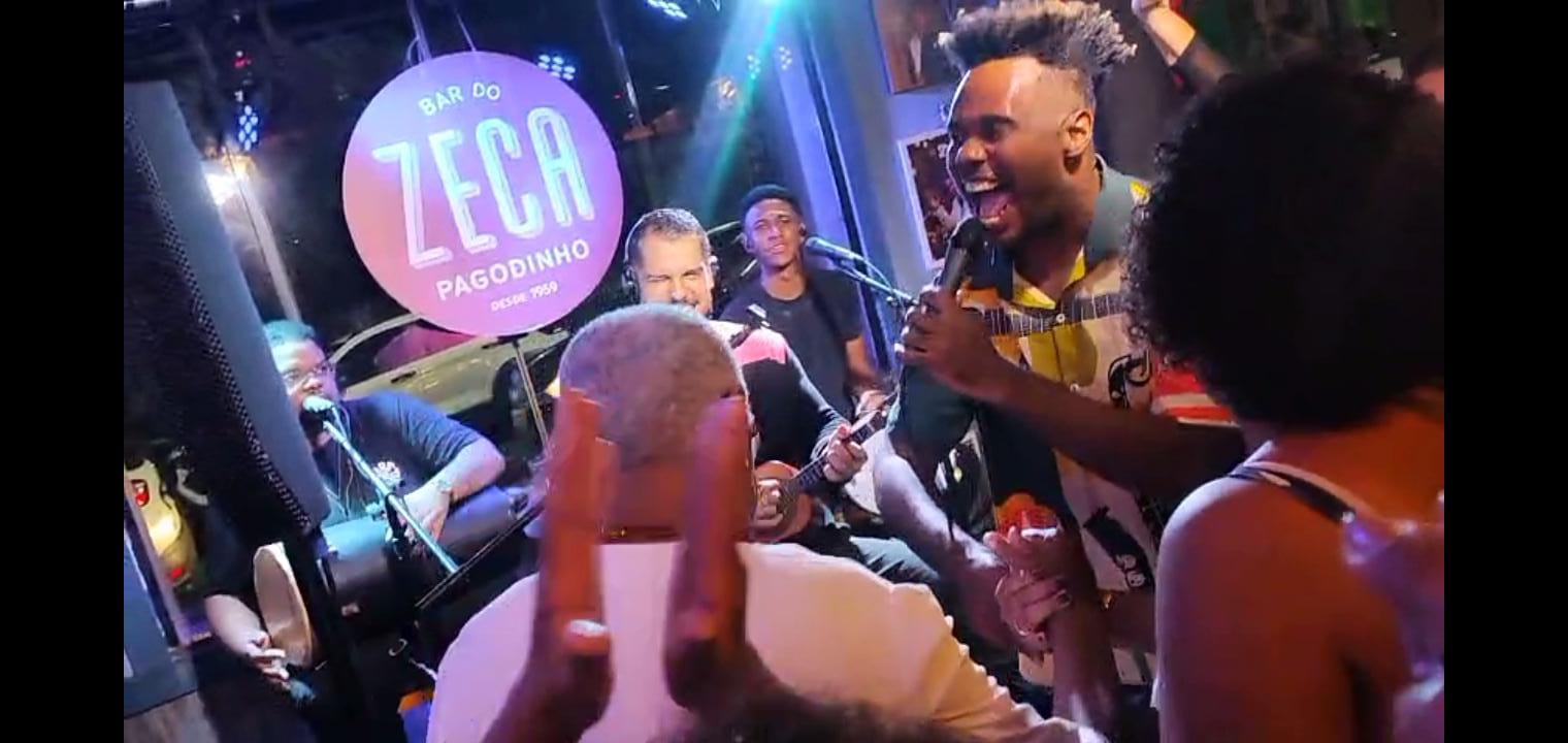 Agnoell Crioulo exalta a Bahia em Noite de Música e Magia no Bar do Zeca Pagodinho no Rio de Janeiro