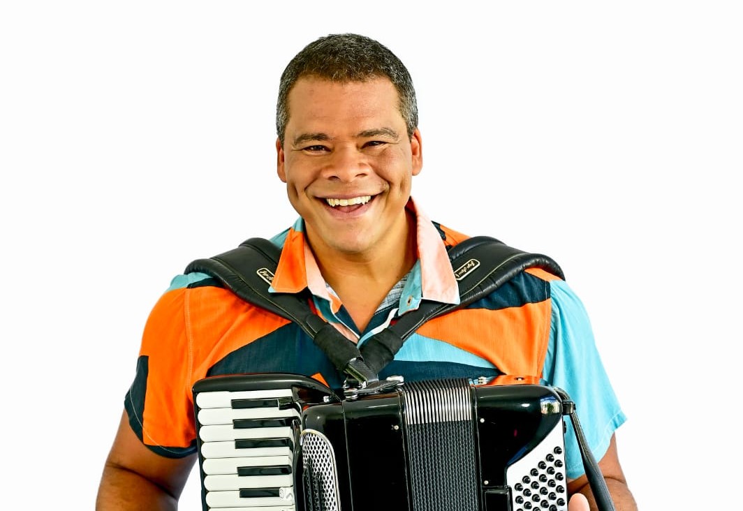 Júlio César Sanfoneiro é confirmado no Forró do Cais em Maragojipe (BA) dia 23 de junho”