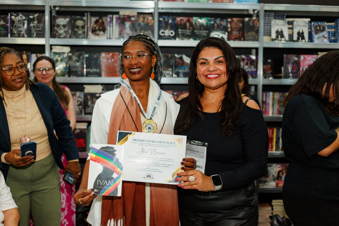 Aline Lourenço e seu sucesso no Mercado Literário. Confira!