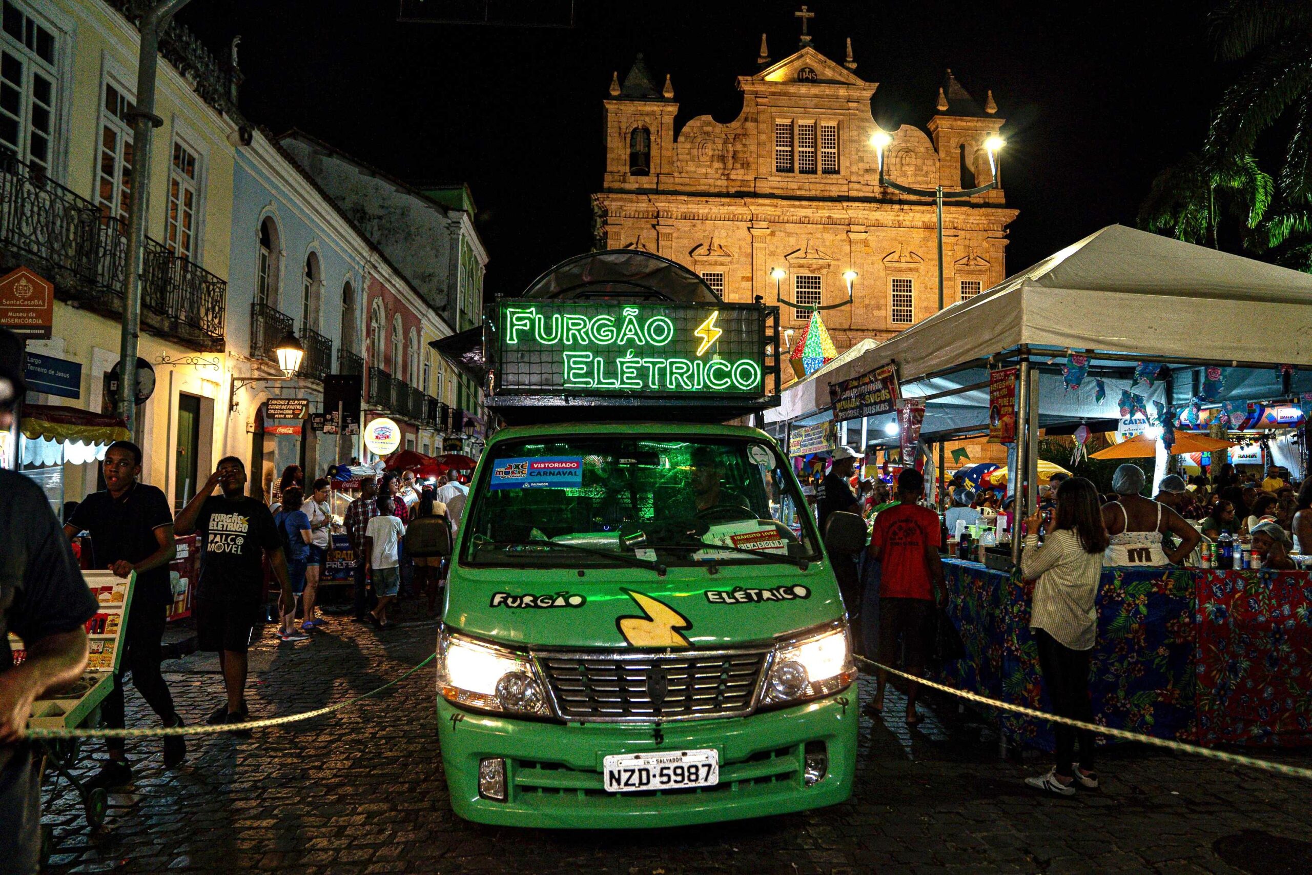 HEXAPRODUÇÕES LEVA TRIOS ELÉTRICOS ITINERANTES PARA O TERREIRO DE JESUS NO SÃO JOÃO DA BAHIA