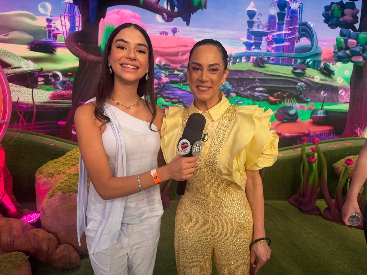 “Sábado Animado” completa 30 anos e Silvia Abravanel comemora com cenário novo