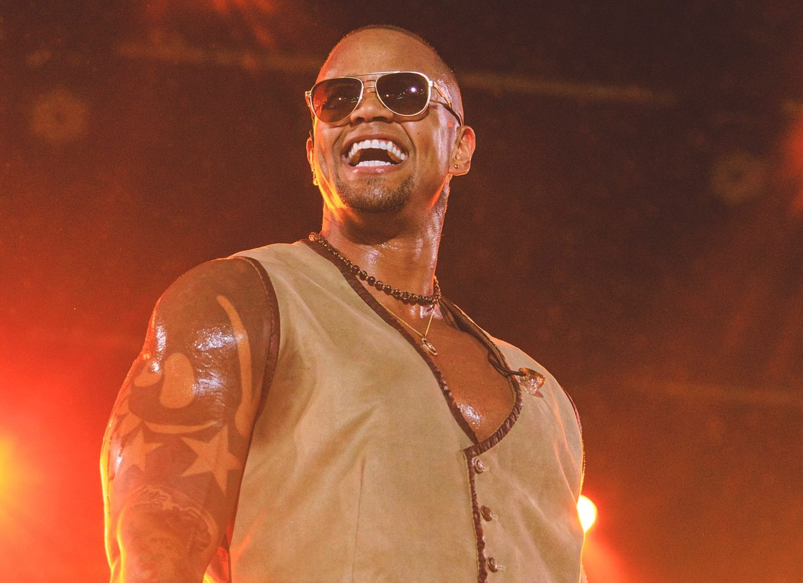 Vaquejada de Serrinha encerra primeira noite com shows de Léo Santana e Wesley Safadão