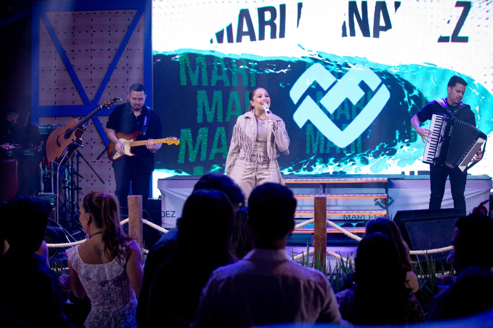 Mari Fernandez foi a atração principal  do aniversário de José Leonardo