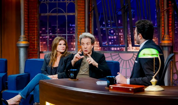 The Noite recebe Cristiana Oliveira e Eduardo Martini para uma conversa sobre carreira, amizade e o sucesso da peça “Cá Entre Nós”