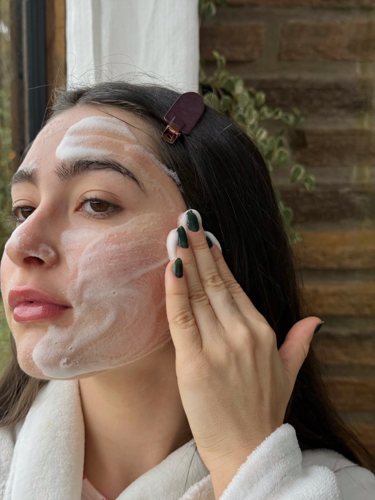 Médica carioca lança Holtt, marca de beleza que une ciência, tecnologia e sofisticação dermocosmética