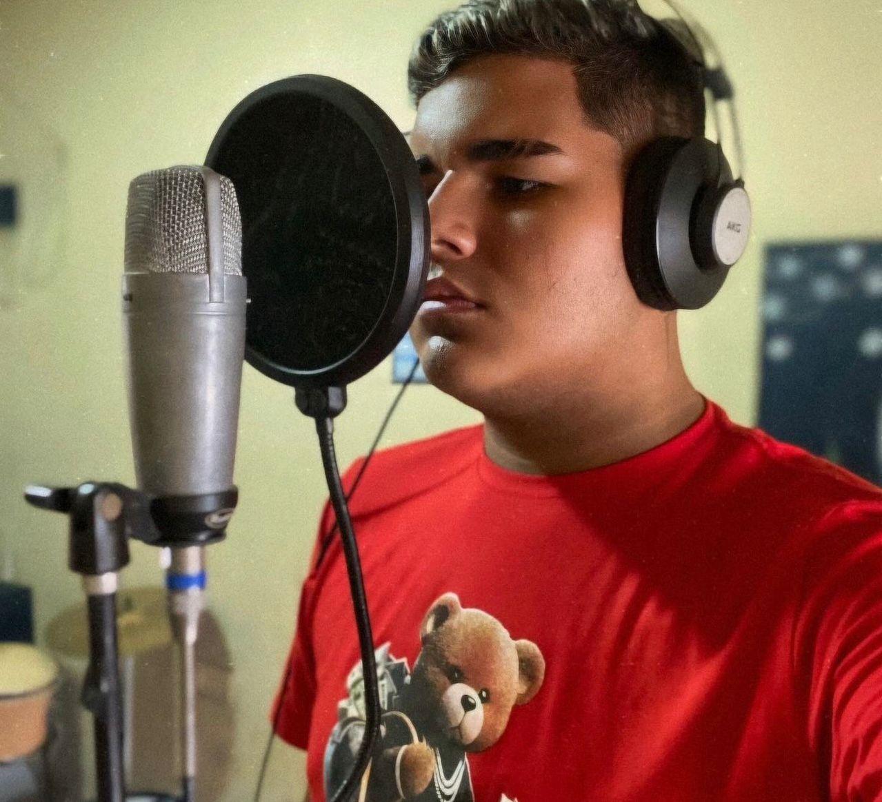 Dougllas Fernanddo anuncia primeiro álbum e promete nova fase na carreira