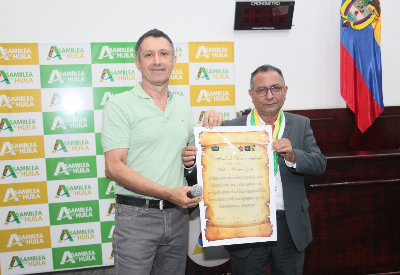 Milton Morales Grillo recebe dupla homenagem internacional na Assembleia de Huila