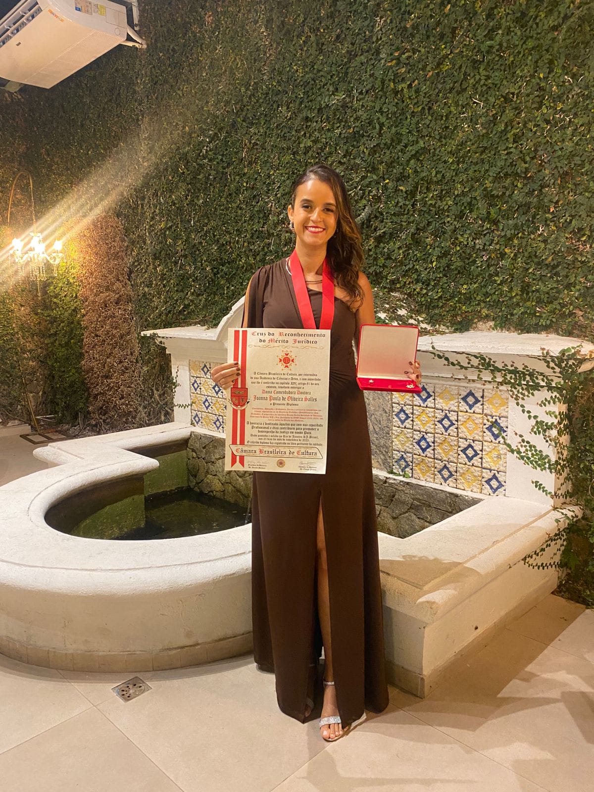 Dra. Joanna Salles Recebe Título de Mérito Jurídico – Grau de Dama Comendadora