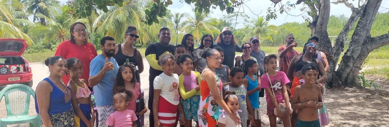 Beto Daltro promove “Natal das Crianças” e leva alegria à Comunidade Beira Rio, em Itacimirim