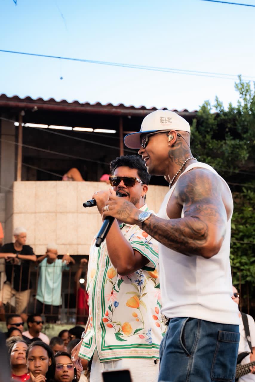 Ao som de sucessos como Larica Maria e Voarei, Rafique Saade canta com Léo Santana no “Natal Gigante” em Boa Vista do Lobato