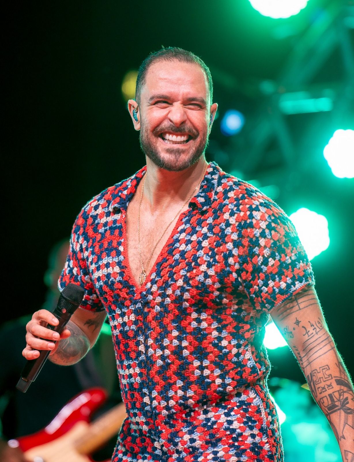 Diogo Nogueira comanda tarde de samba na quadra da Portela