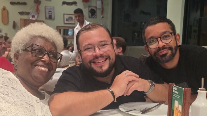 Terapeuta e espiritualista Junior Oliveira celebra aniversário em Salvador