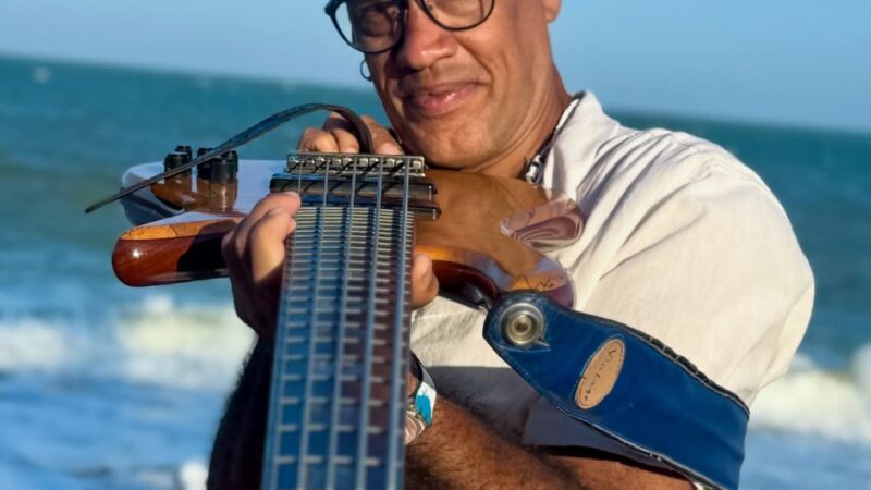 Luciano Calazans celebrou aniversário no palco do Pelourinho ao lado de amigos e familiares