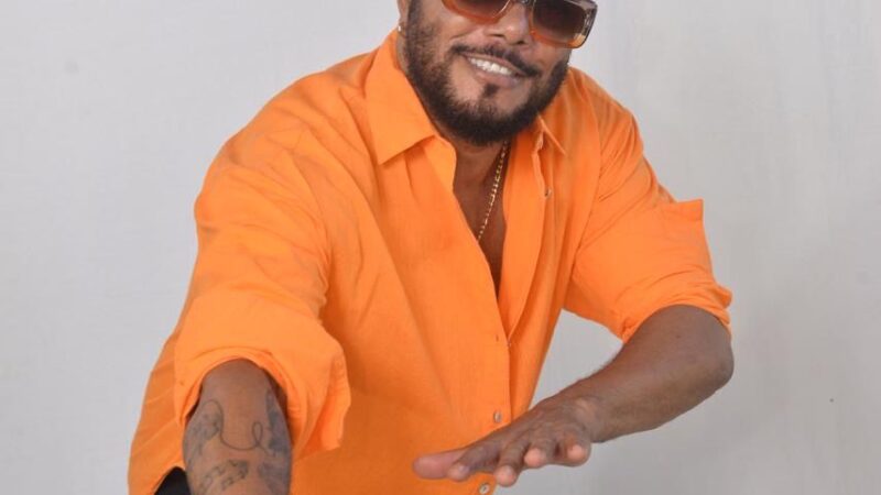 Pierre Onassis grava clipe da aposta do Carnaval 2026, no Pelourinho