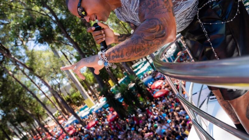 LÉO SANTANA PUXA PELO 2o ANO CONSECUTIVO O BLOCO VEM COM O GIGANTE NO CARNAVAL DE RUA DE SÃO PAULO