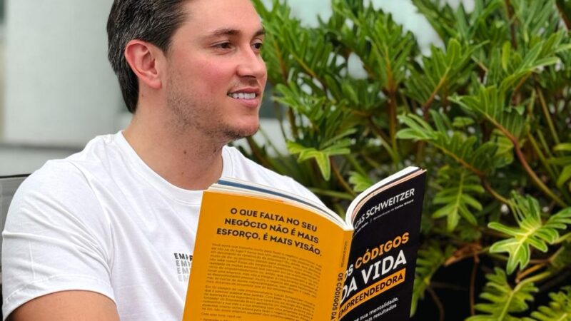 Lucas Schweitzer lança segundo livro “Os Códigos da Vida Empreendedora”, no dia 10 de fevereiro, às 19h, na Livraria Leitura, no Shopping Villa Romana, em Florianópolis