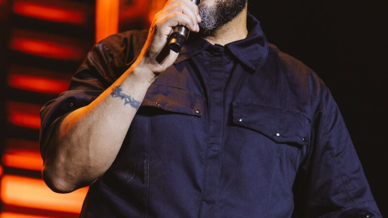 Com ingressos esgotados, Camarote Glamour recebe Belo, Tony Salles e Renanzinho CBX em segunda noite de festa