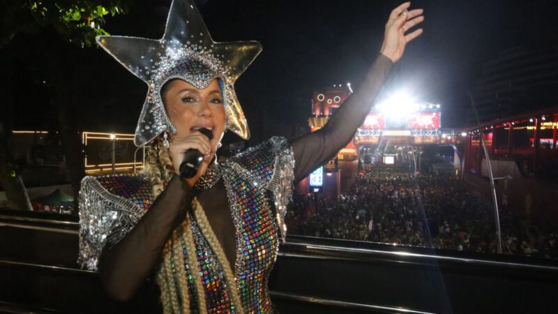 Luana Monalisa pede respeito aos artistas baianos no circuito Barra-Ondina e recebe apoio do público
