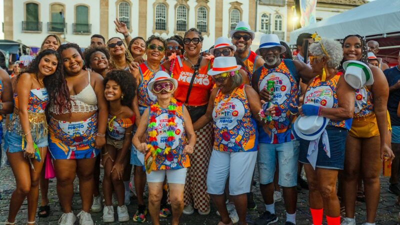 Samba Junino embala desfile do Quero Ver o Momo e ocupa Circuito Batatinha com tradição e ancestralidade