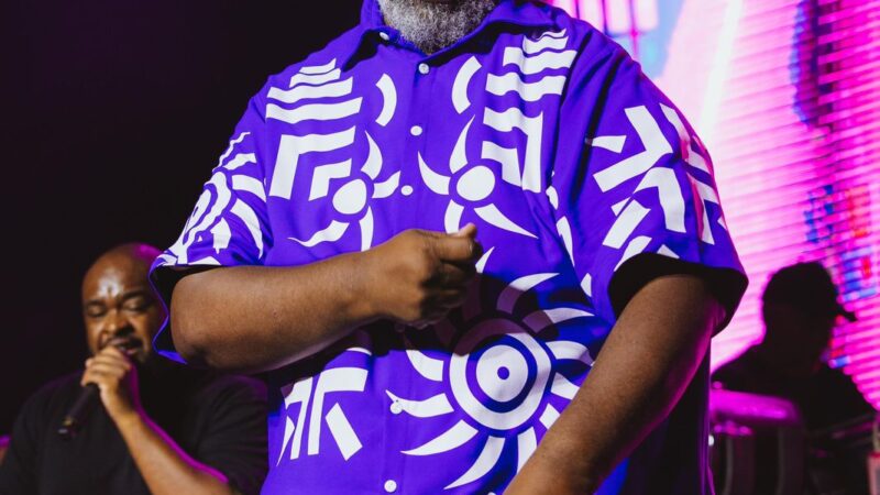 Péricles e Mumuzinho agitam quarta noite de festa no Camarote Glamour