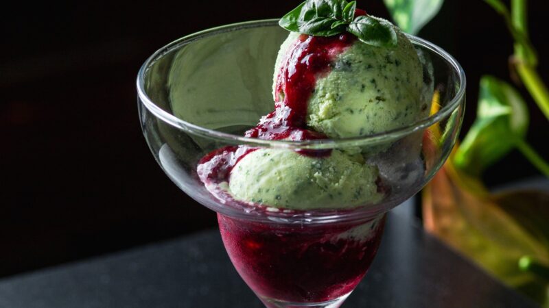 Sorvetes que desafiam o paladar marcam o verão no litoral catarinense