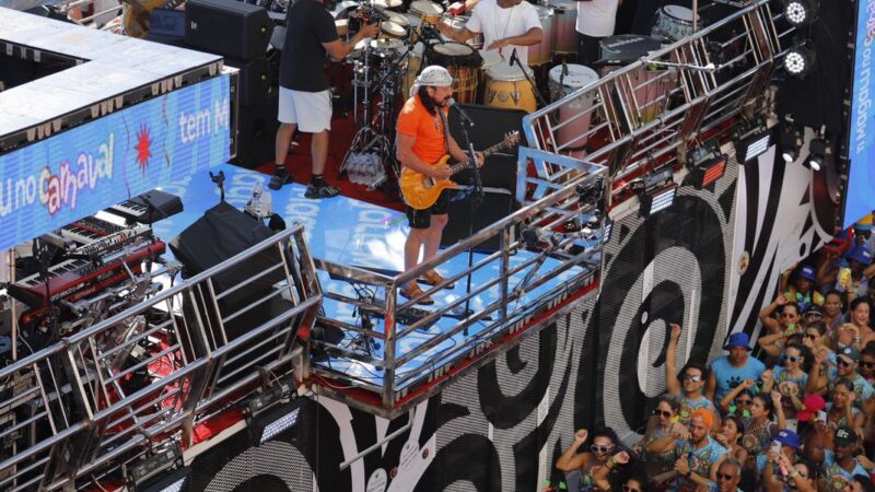 Camaleão encerra desfile de 2026 com abadás esgotados e abre vendas para o Carnaval 2027