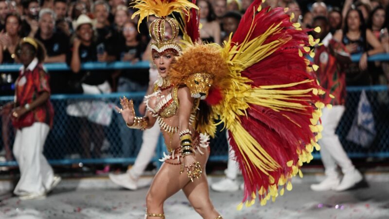 Jaquelline Grohalski representa o Leões do Norte em destaque na Grande Rio
