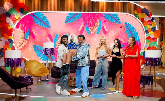 Sabadou entra no ritmo do Carnaval e recebe É o Tchan e Mileide Mihaile em edição cheia de gingado e diversão