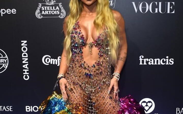 Virginia leva samba-enredo da Grande Rio para Baile da Vogue