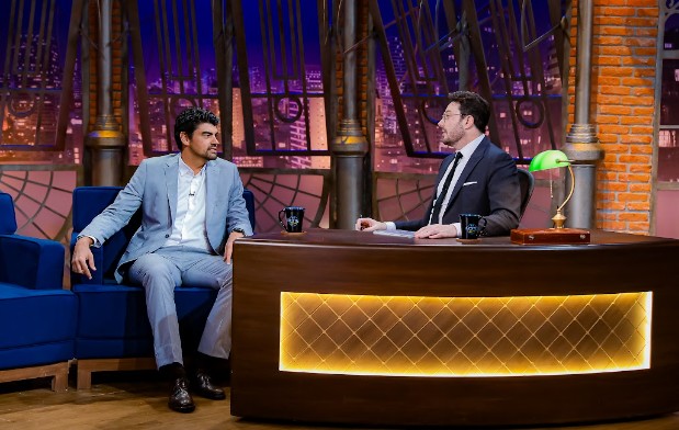 André Azeredo relembra coberturas marcantes, desafios em zonas de conflito e histórias que o transformaram como pai e jornalista no The Noite desta terça (10)