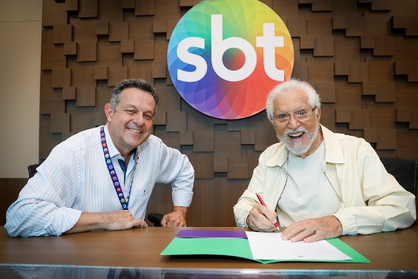 Carlos Alberto de Nóbrega renova contrato com o SBT e reforça parceria histórica com a emissora