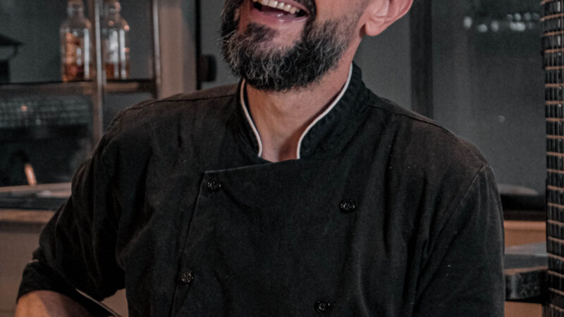 Lutty, pizzaiolo gaúcho e descendente de italianos, vem conquistando destaque no cenário gastronômico brasileiro com sua fiel interpretação da pizza Napoletana autêntica