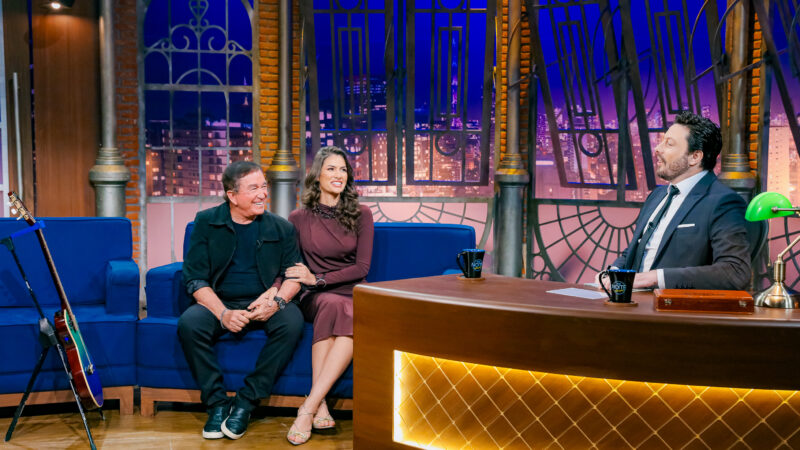 Amado Batista e Cálita falam sobre vida a dois, carreira e curiosidades no The Noite desta quinta (23)