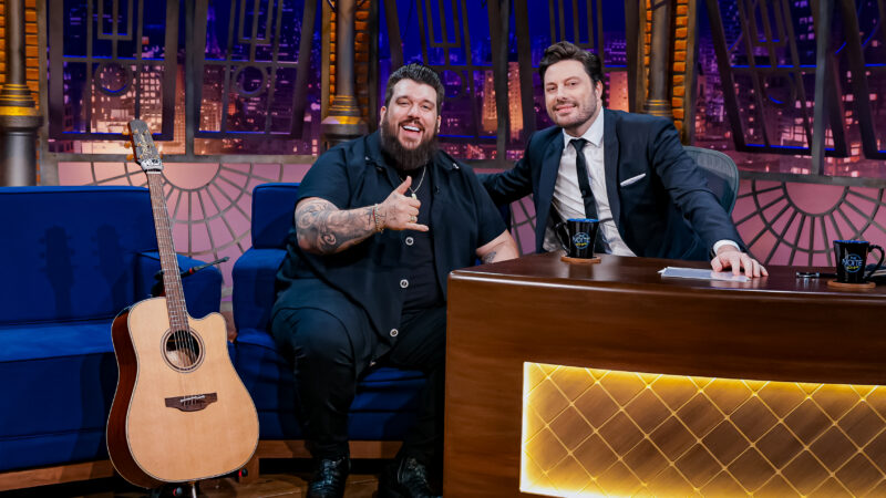 Panda abre o jogo sobre carreira no sertanejo e Vivi Winkler revela sua rotina no “The Noite” desta segunda (13)