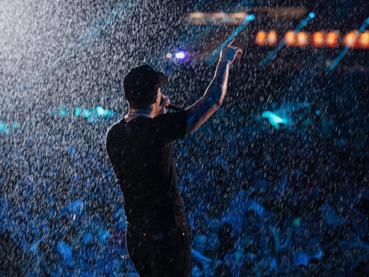 Zé Vaqueiro faz show em Natal debaixo de temporal
