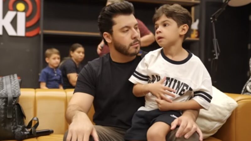Murilo Huﬀ mostra bastidores de ensaio ao lado do filho, Léo, em vlog inédito no YouTube
