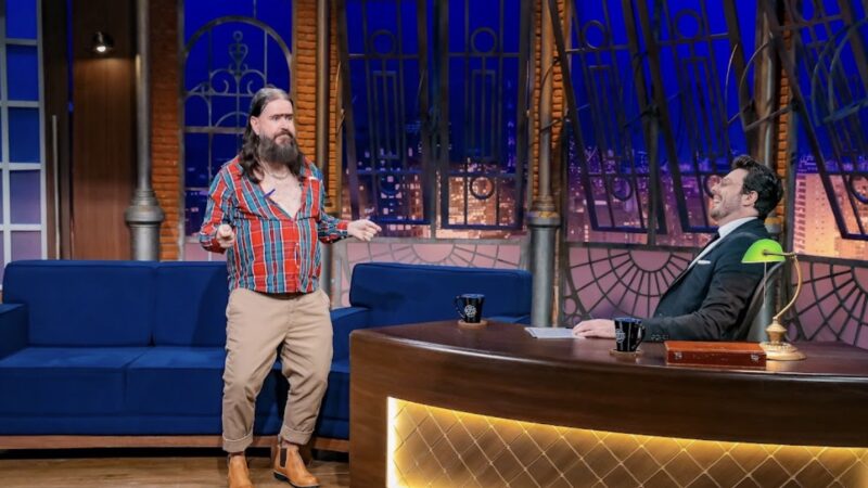 De viral na internet à TV: Cleber Rosa fala de Chico da Tiana no “The Noite”