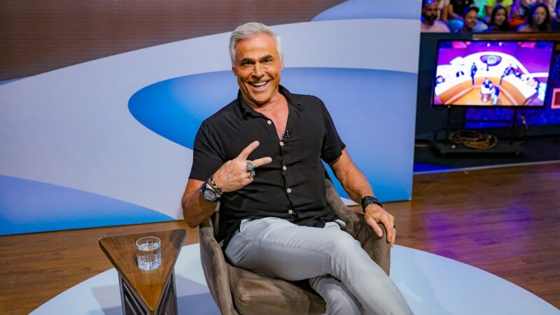“Eu também queria voltar, o problema é ser chamado”: Oscar Magrini fala sobre retorno às novelas no “Roda Solta” do The Noite