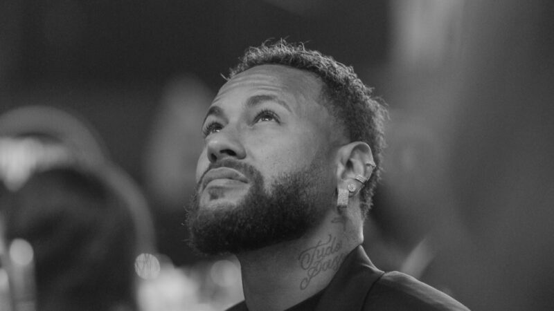 Laluche acompanha de perto o 6º Leilão Beneficente do Instituto Projeto Neymar Jr., em São Paulo